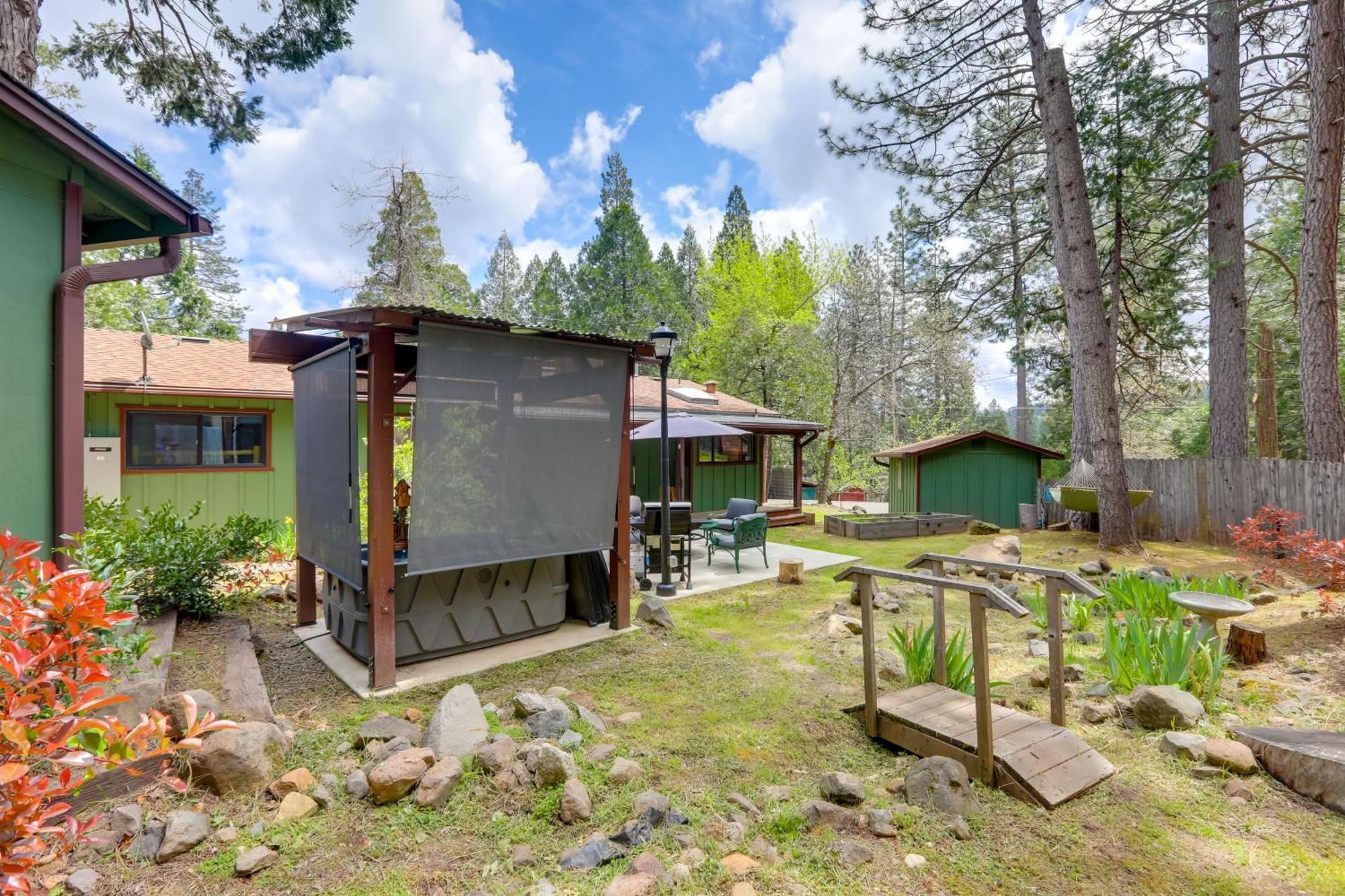 Quiet Pollock Pines Cabin With Hot Tub, 1 Mi To Lake Villa Eksteriør billede