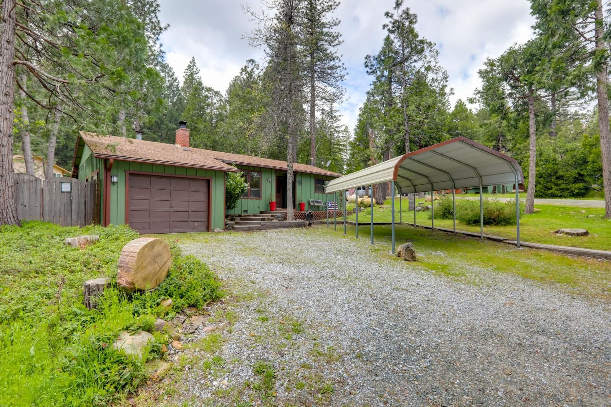 Quiet Pollock Pines Cabin With Hot Tub, 1 Mi To Lake Villa Eksteriør billede